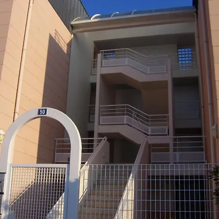 2 Pieces A La Rochelle Avec Balcon, Proche Plage Des Minimes Et Port, Parking Inclus - Fr-1-551-7 Apartment *