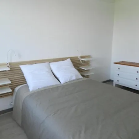 2 Pieces A La Rochelle Avec Balcon, Proche Plage Des Minimes Et Port, Parking Inclus - Fr-1-551-7