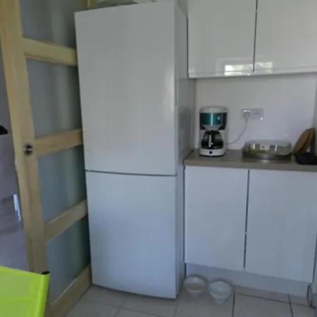 2 Pieces A La Rochelle Avec Balcon, Proche Plage Des Minimes Et Port, Parking Inclus - Fr-1-551-7 * La Rochelle (Charente-Maritime)