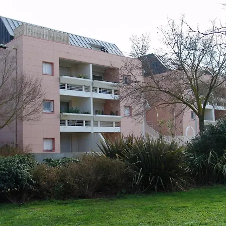2 Pieces A La Rochelle Avec Balcon, Proche Plage Des Minimes Et Port, Parking Inclus - Fr-1-551-7
